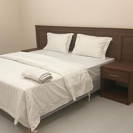 ريزا الفندقية Reeza Suites Ель-Хубар Екстер'єр фото